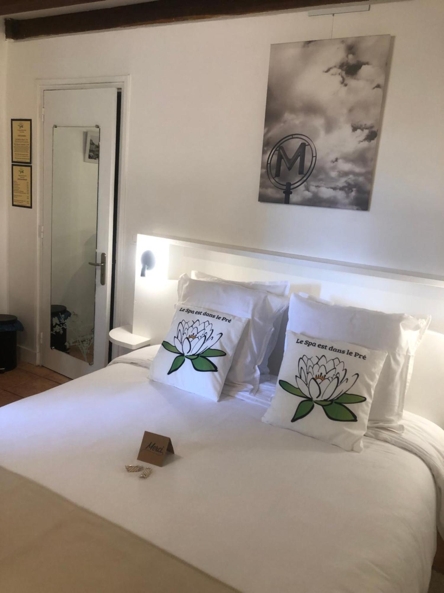 Le Spa Est Dans Le Pre Trigueres Екстериор снимка