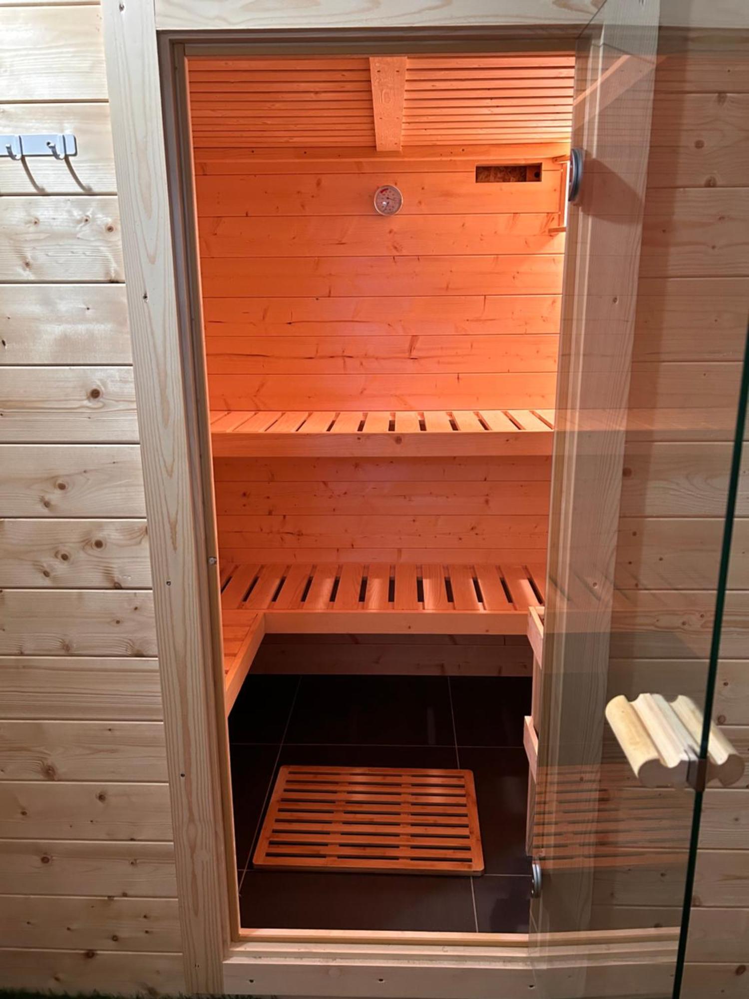 Le Spa Est Dans Le Pre Trigueres Екстериор снимка